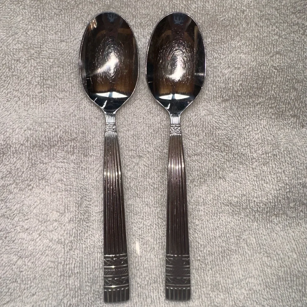 RARE Hard To Find Retroneu RTR37 18/8 Stainless Ridges Cross Hatch Dinner Spoons